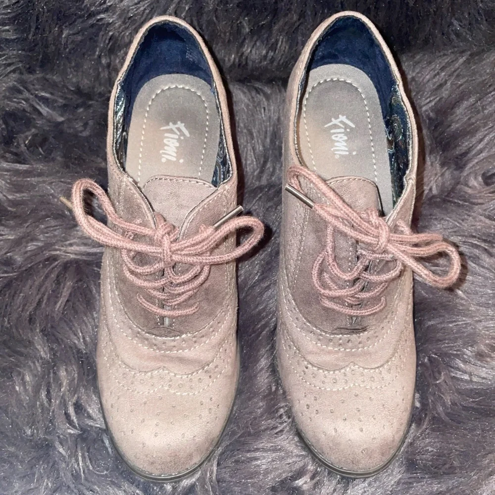 Fioni 3.5” Tan Lace-Up Heels - Picture 3 of 5